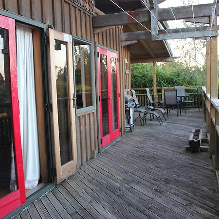 Treetop Hideaway - Taupo Holiday Home Экстерьер фото
