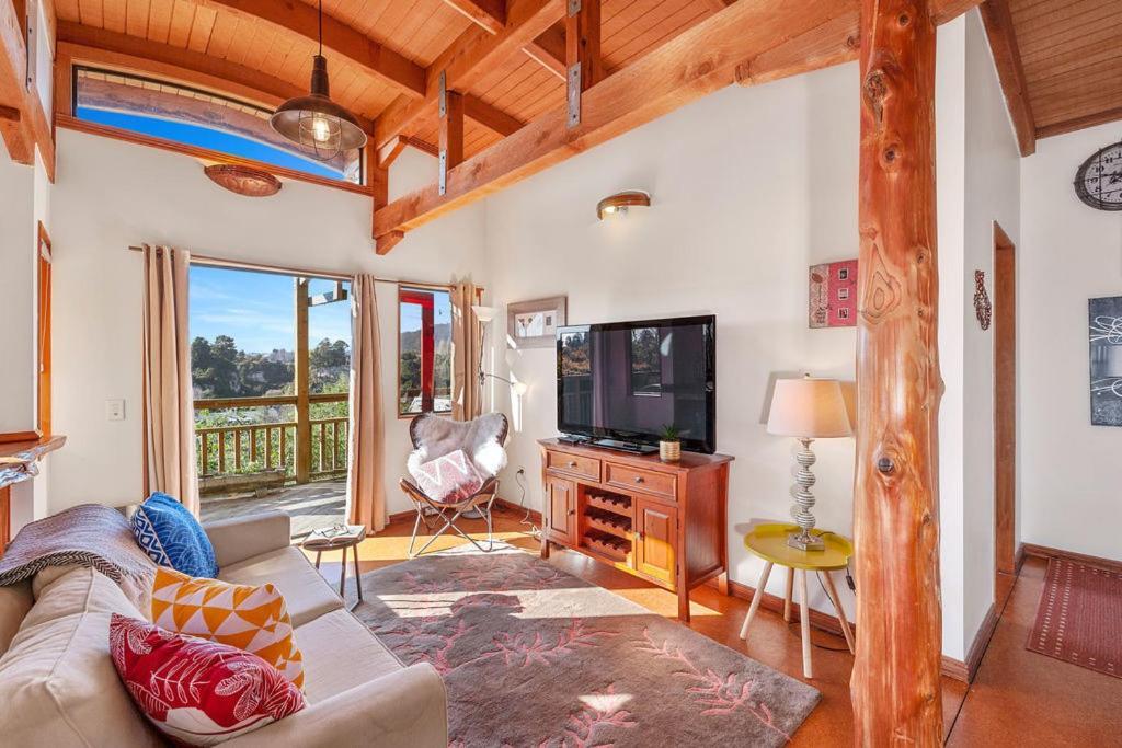 Treetop Hideaway - Taupo Holiday Home Экстерьер фото